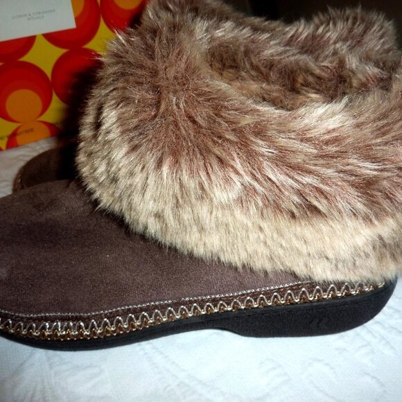 New Isotoner Ankle Boots Suede and Faux Fur Memory Foam Pull On Size 8.5 - Picture 2 of 4